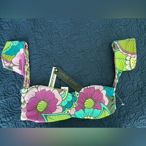 NWT Size medium WAVELIFE PARADISE GARDEN reversible bikini top.
